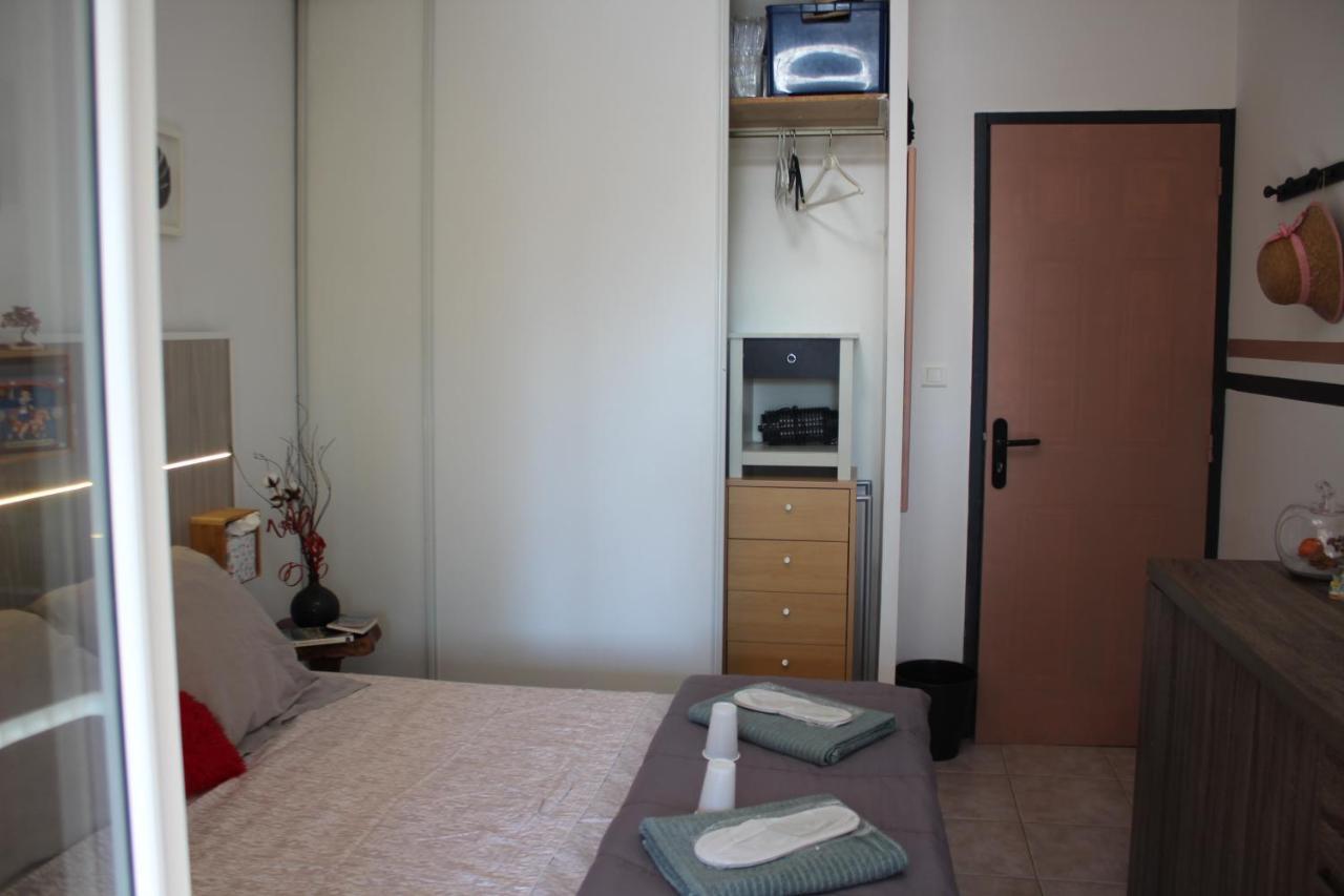 Philippe & Marie, A Louer Petite Chambre Chez L'Habitant Avec Terrasse Dans Villa, Au Pied Du Luberon Кюкюрон Экстерьер фото